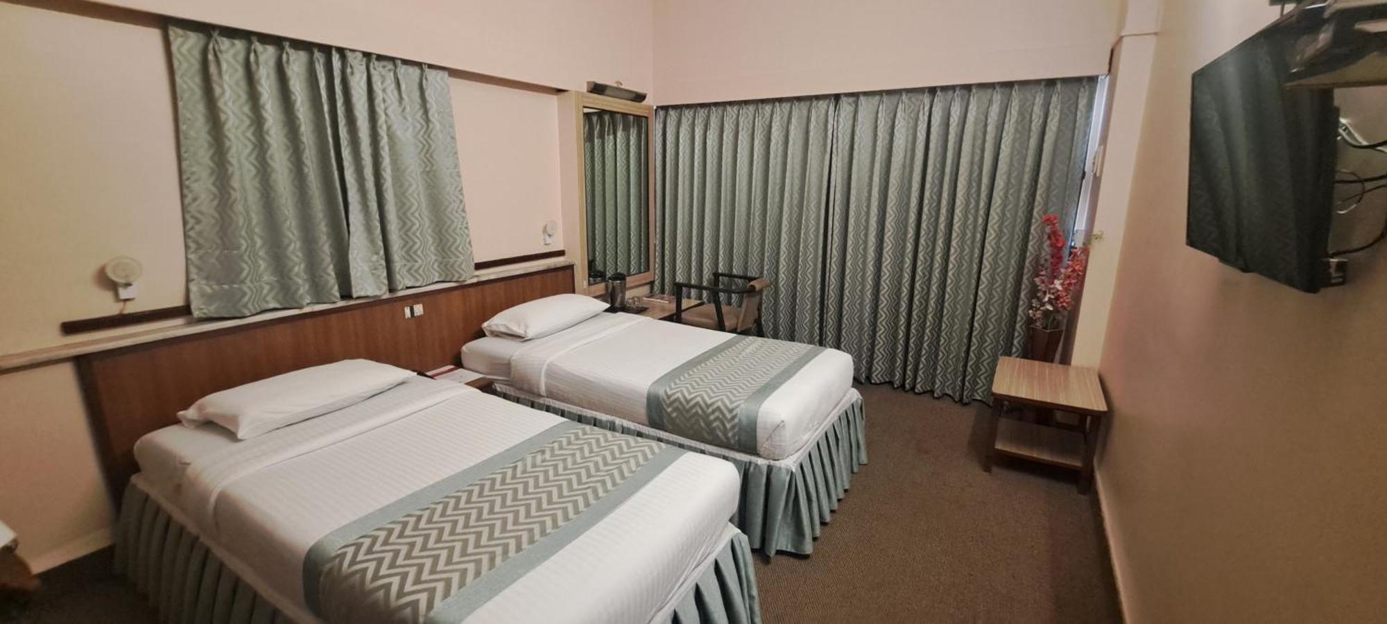 Hotel Swaroop プネ エクステリア 写真