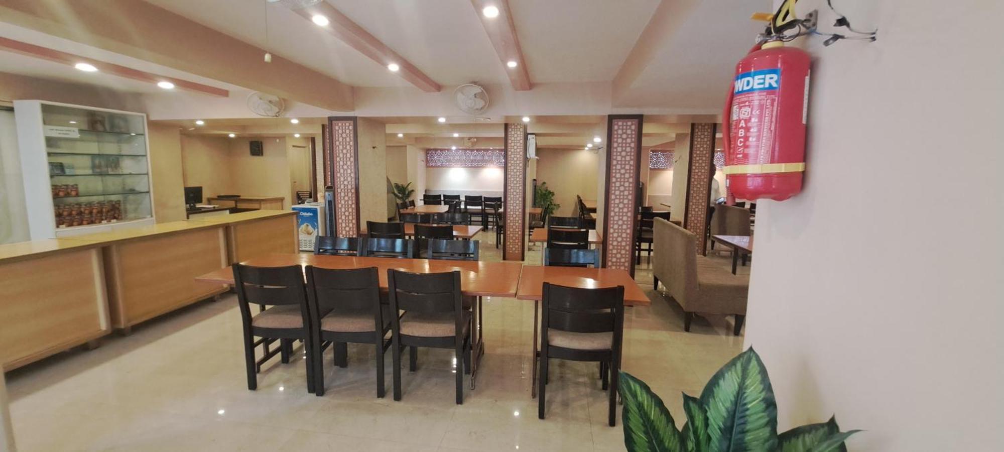 Hotel Swaroop プネ エクステリア 写真
