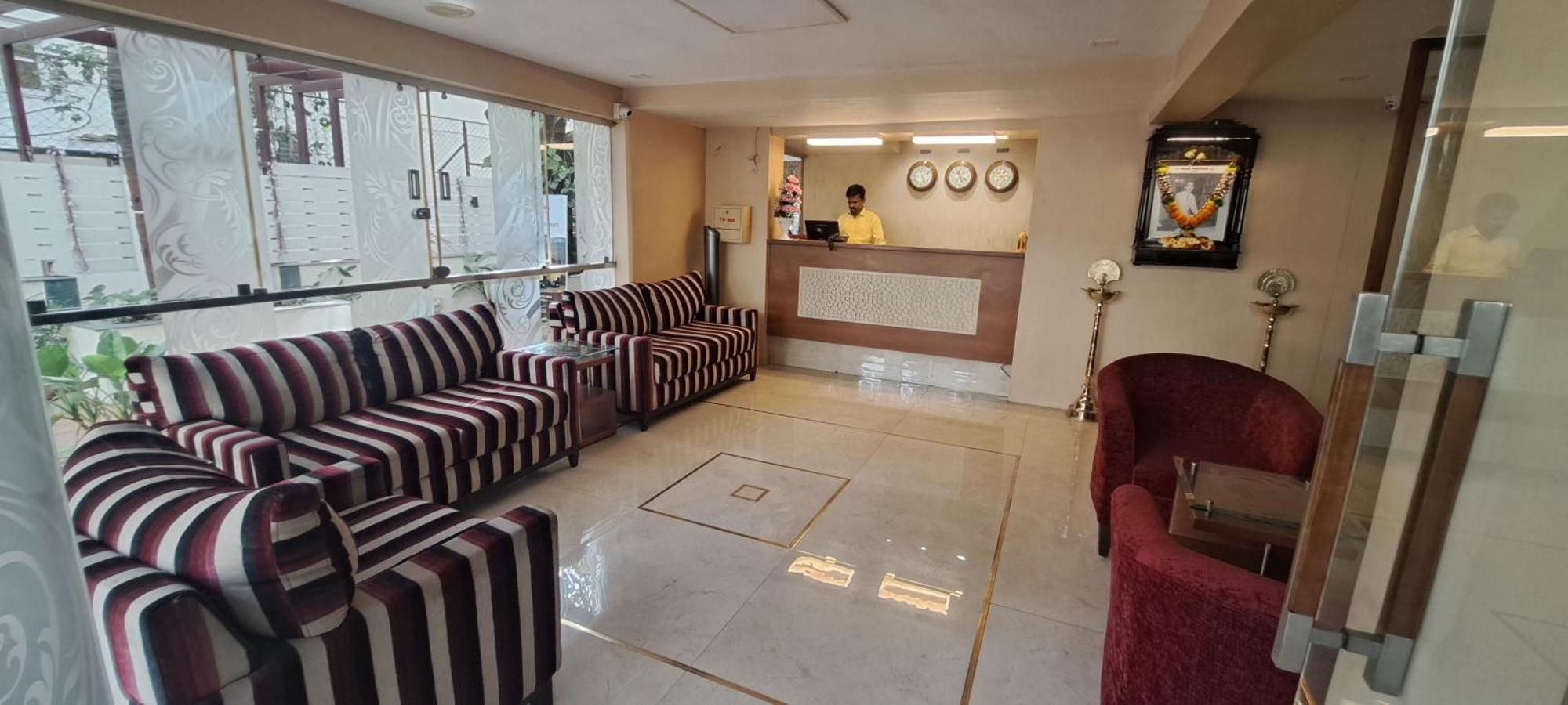 Hotel Swaroop プネ エクステリア 写真