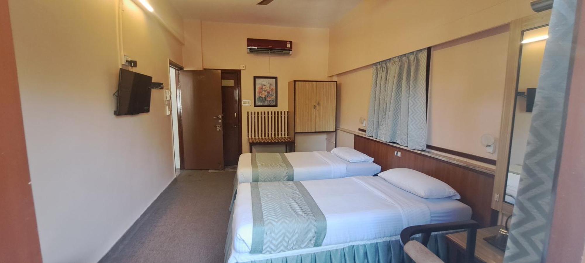 Hotel Swaroop プネ エクステリア 写真