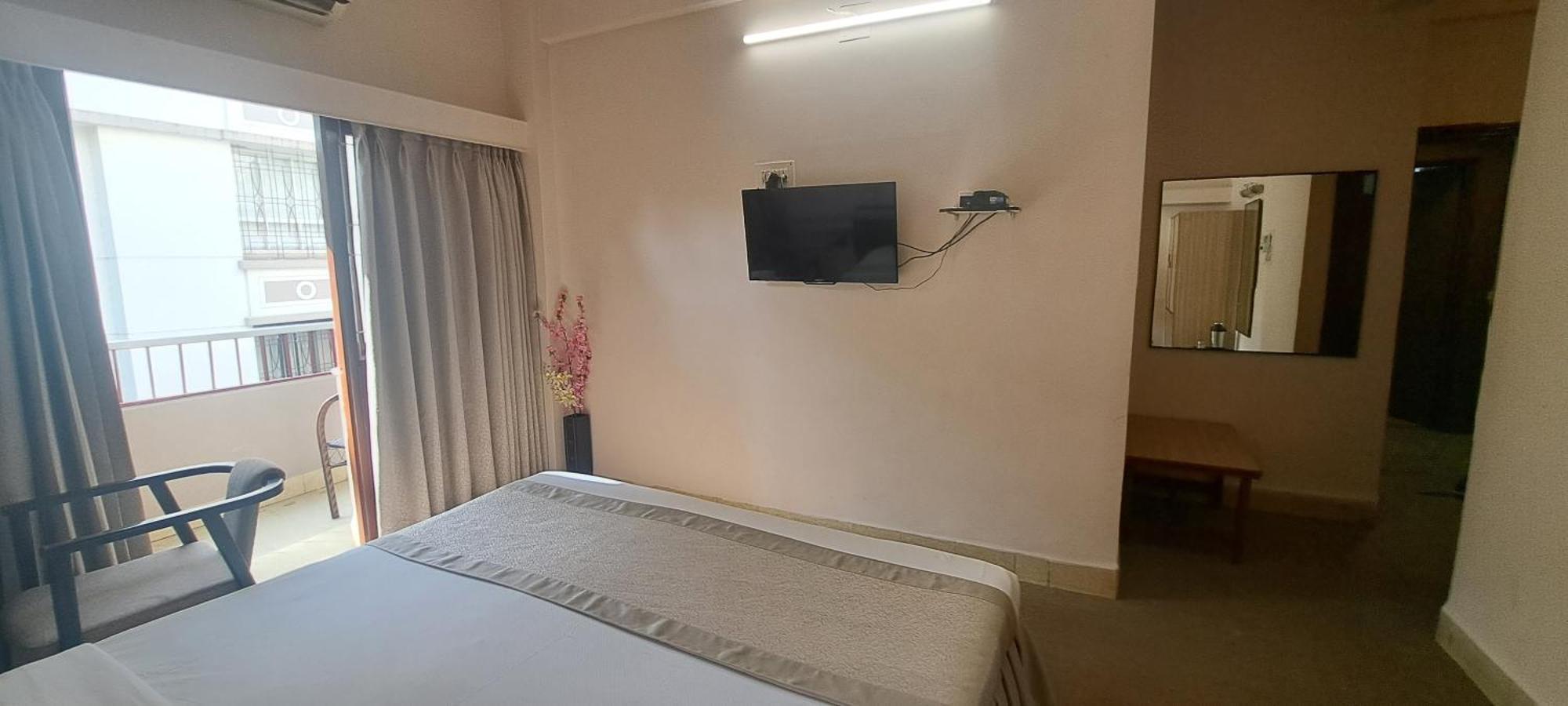 Hotel Swaroop プネ エクステリア 写真