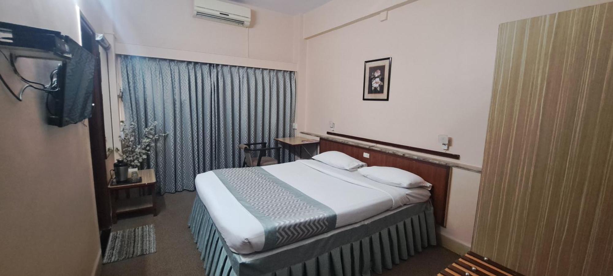 Hotel Swaroop プネ エクステリア 写真