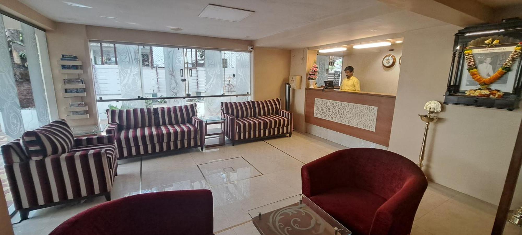 Hotel Swaroop プネ エクステリア 写真