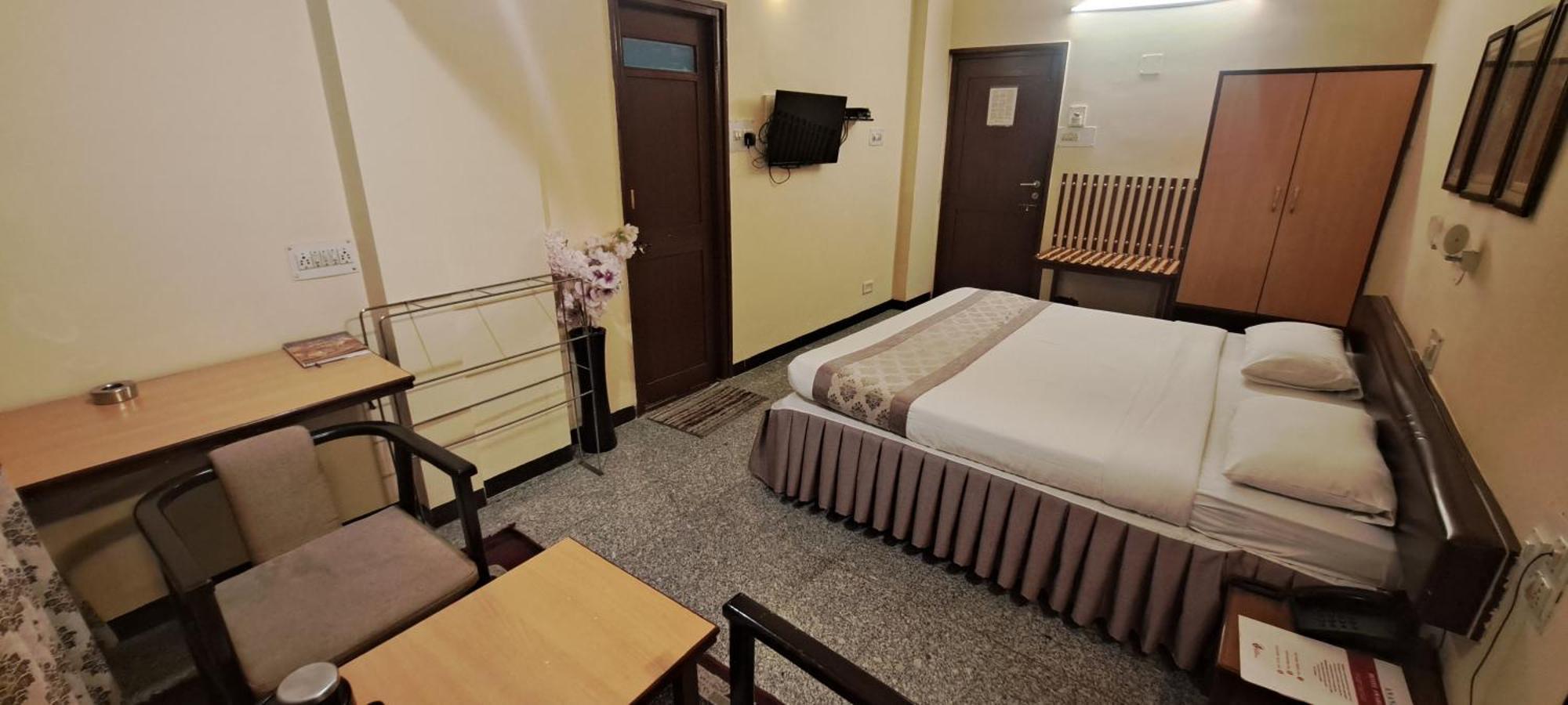 Hotel Swaroop プネ エクステリア 写真