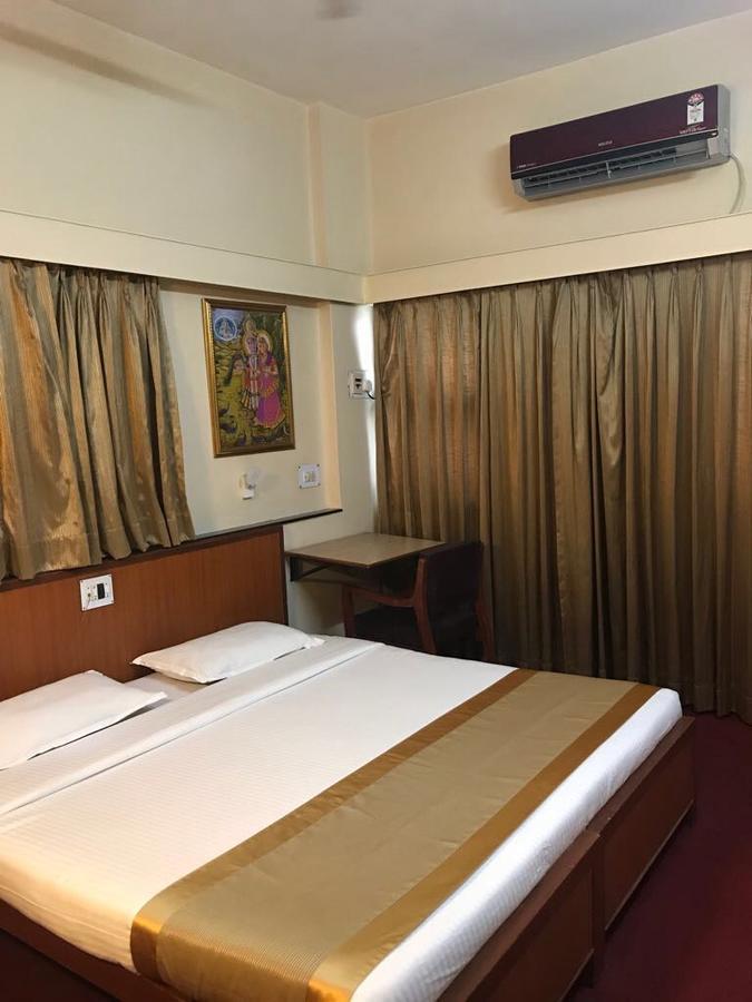 Hotel Swaroop プネ エクステリア 写真