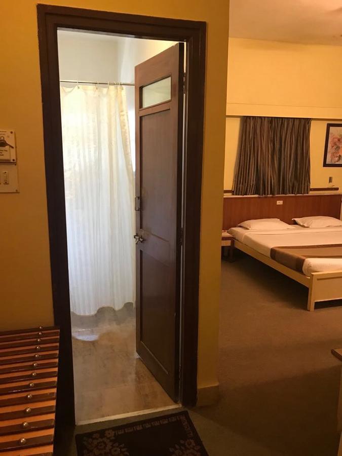 Hotel Swaroop プネ エクステリア 写真