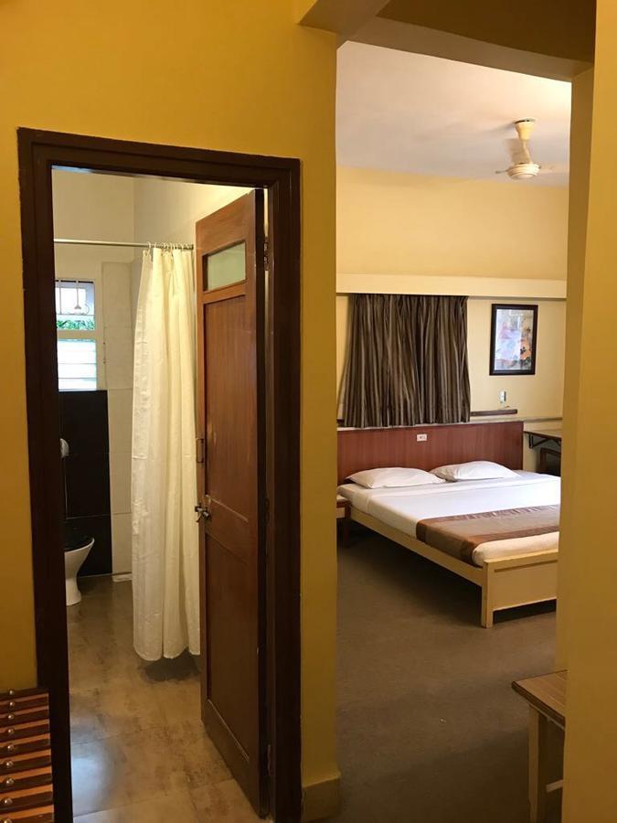 Hotel Swaroop プネ エクステリア 写真