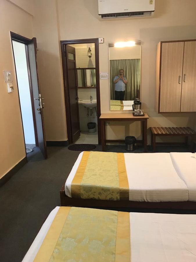 Hotel Swaroop プネ エクステリア 写真