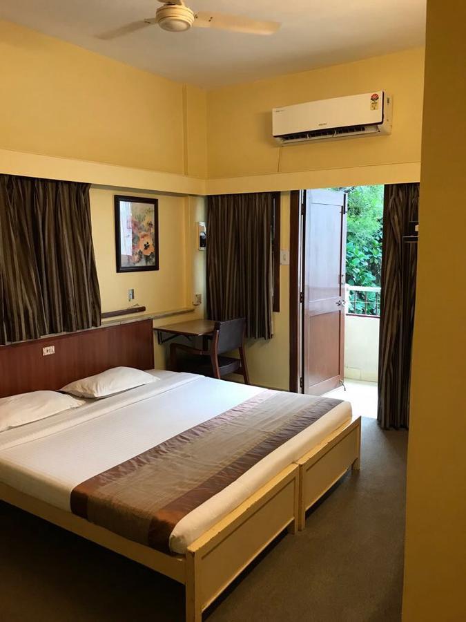 Hotel Swaroop プネ エクステリア 写真