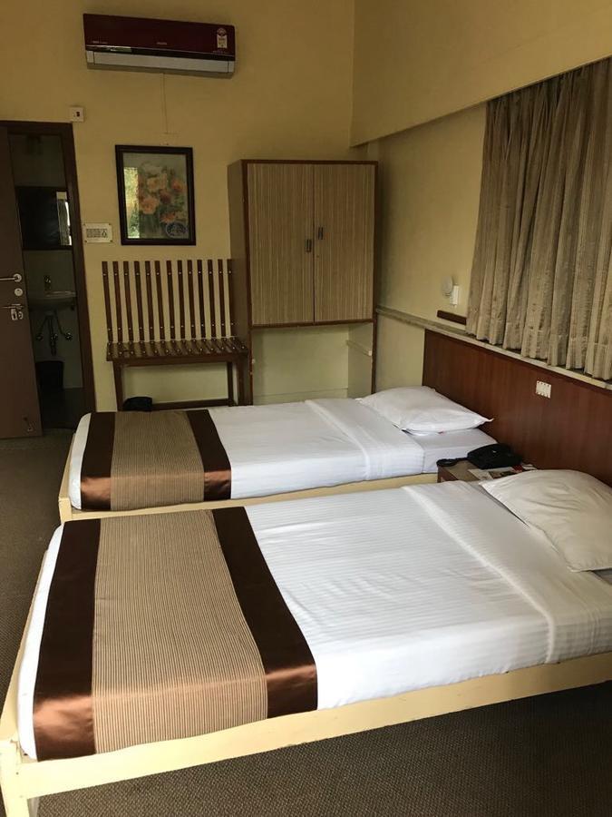 Hotel Swaroop プネ エクステリア 写真