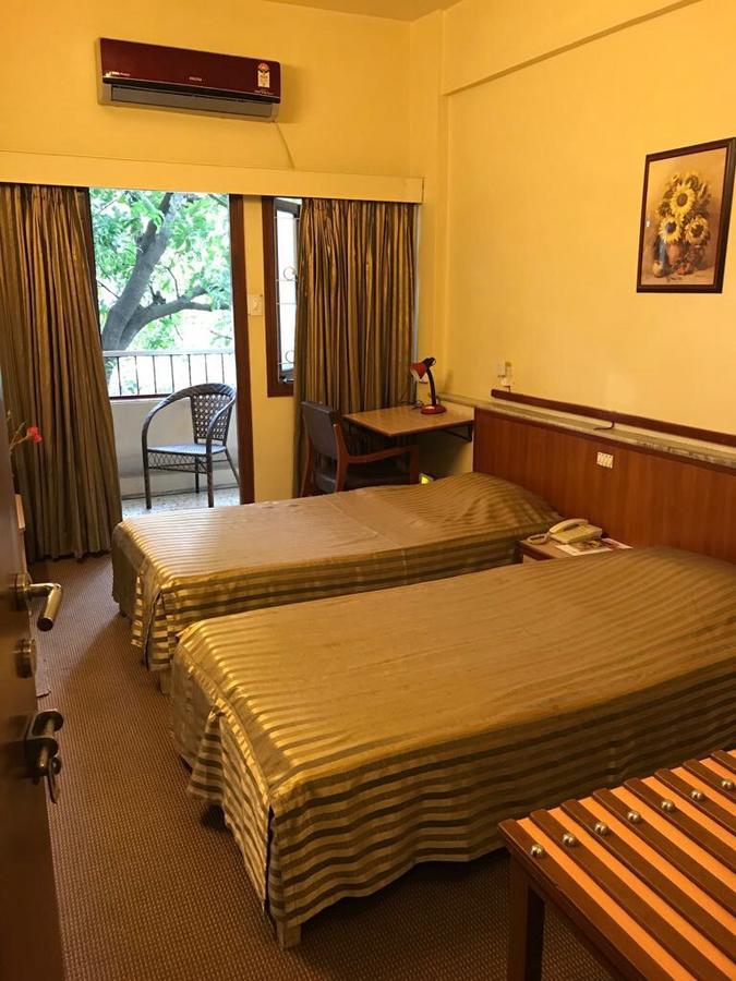 Hotel Swaroop プネ エクステリア 写真